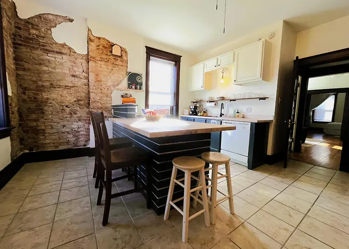 Bright, Airy 2Nd Floor, Central Spot, Pets Welcome