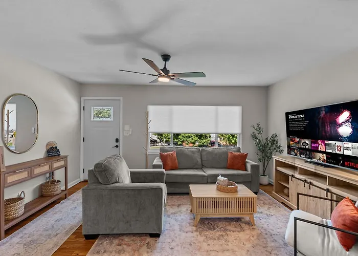 Cozy City Gem 5 Location - Backyard -Office-Gym